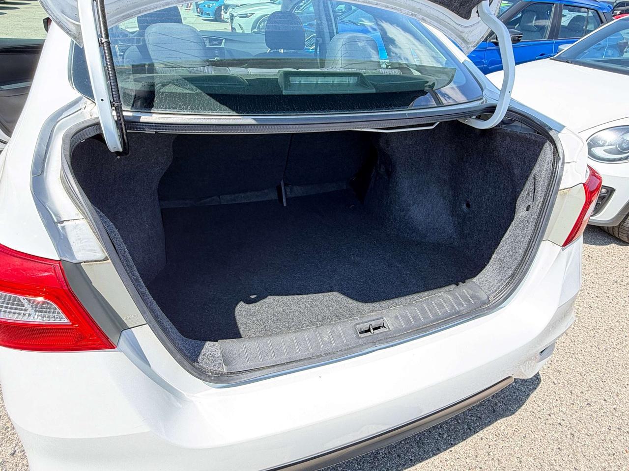 2018 Nissan Sentra SV, HEATED SEATS, BACK UP CAMERA! Photo
