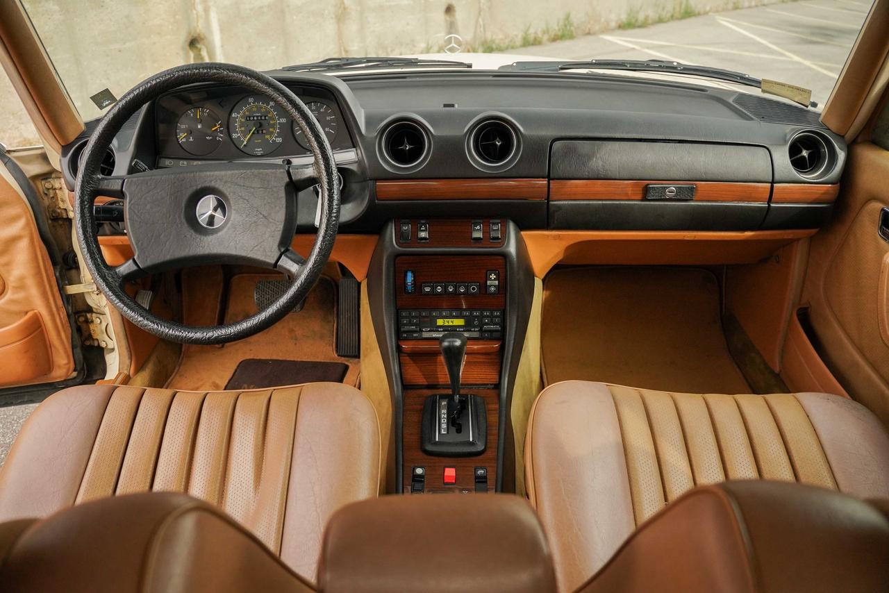 1984 Mercedes-Benz 300-Class 300 D Photo