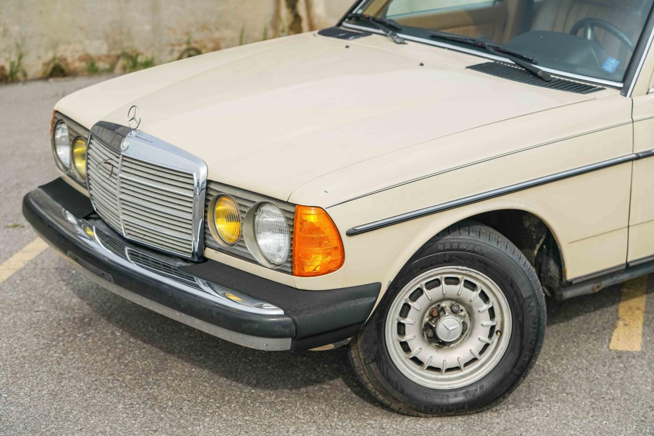 1984 Mercedes-Benz 300-Class 300 D Photo
