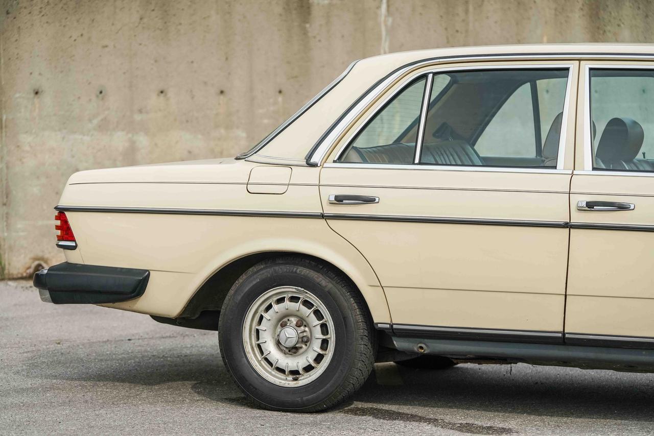 1984 Mercedes-Benz 300-Class 300 D Photo