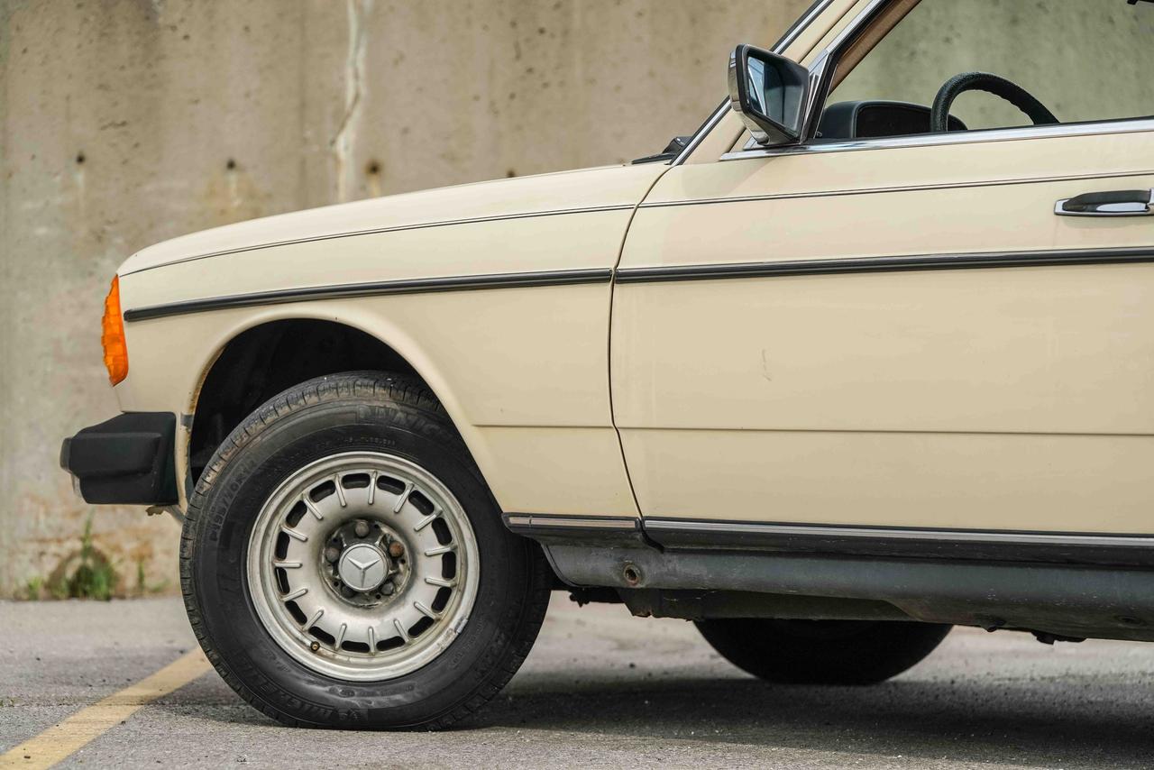 1984 Mercedes-Benz 300-Class 300 D Photo