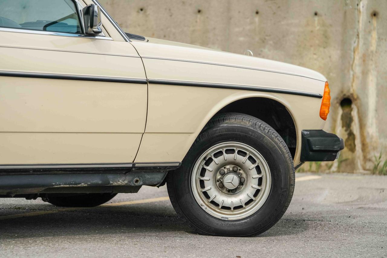 1984 Mercedes-Benz 300-Class 300 D Photo