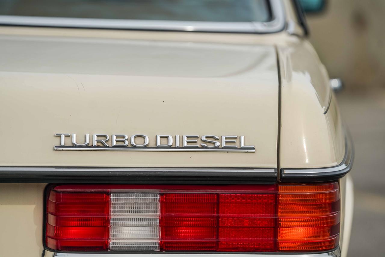 1984 Mercedes-Benz 300-Class 300 D Photo