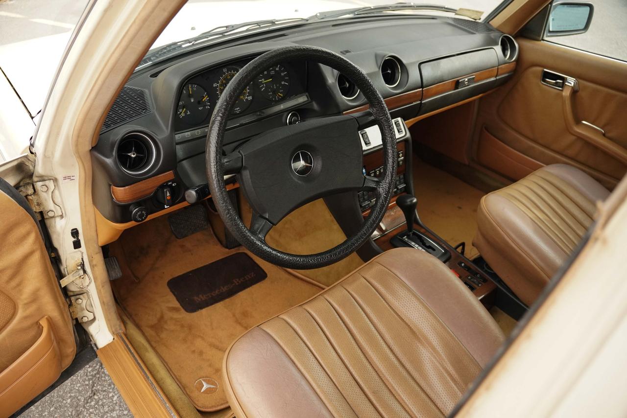 1984 Mercedes-Benz 300-Class 300 D Photo