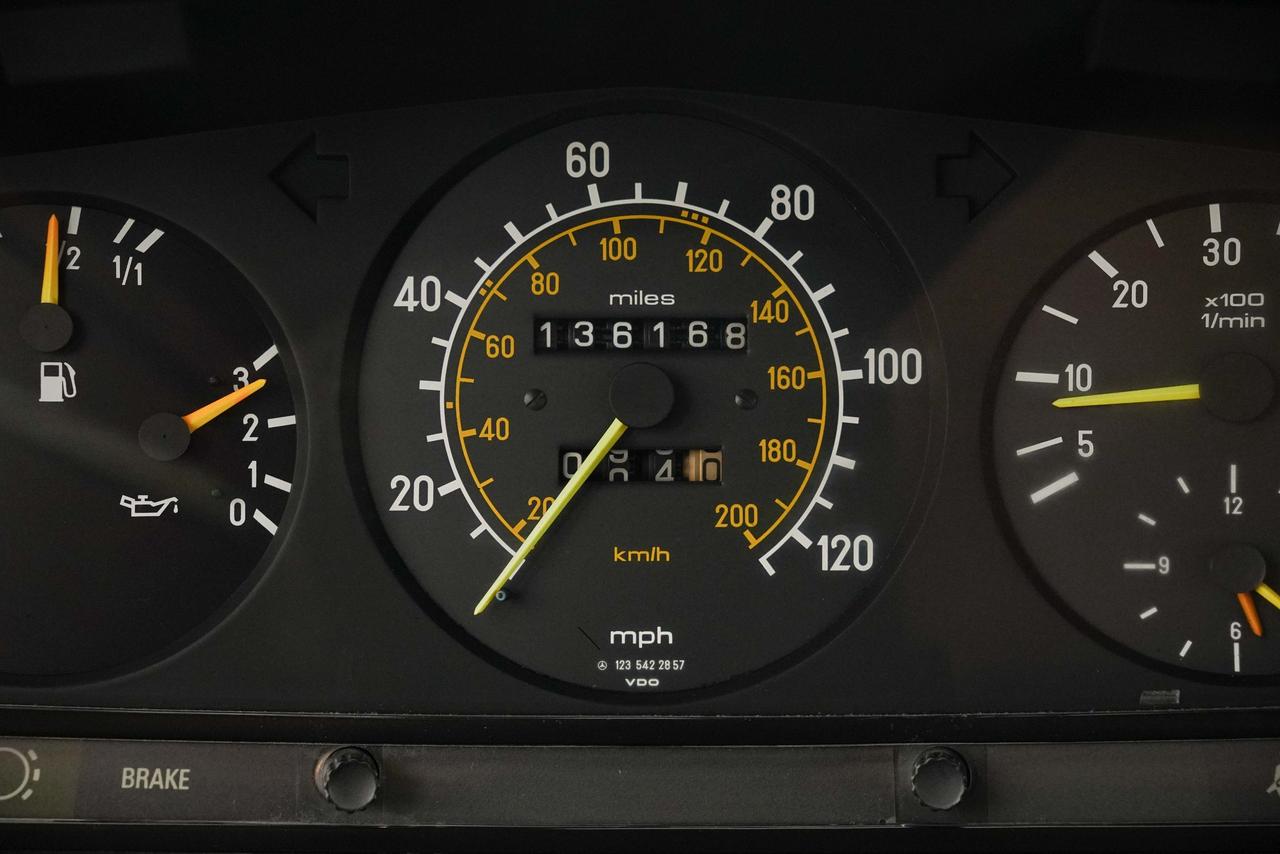 1984 Mercedes-Benz 300-Class 300 D Photo