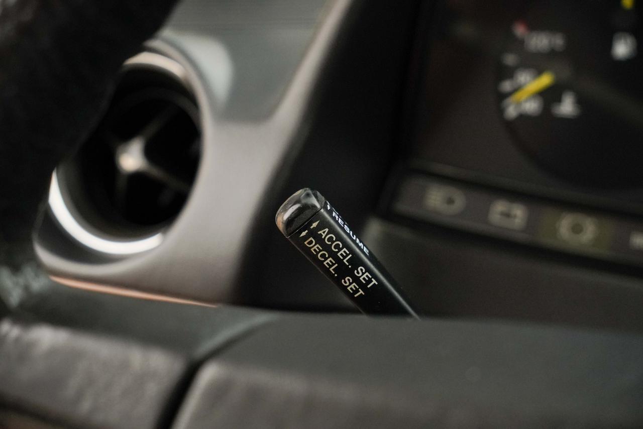 1984 Mercedes-Benz 300-Class 300 D Photo