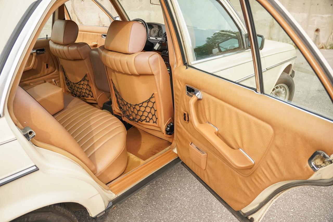 1984 Mercedes-Benz 300-Class 300 D Photo