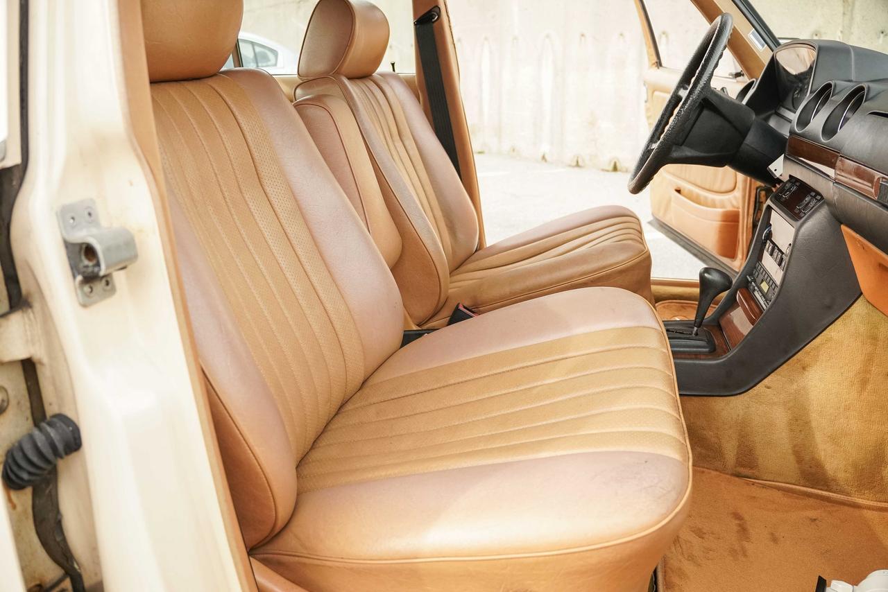 1984 Mercedes-Benz 300-Class 300 D Photo