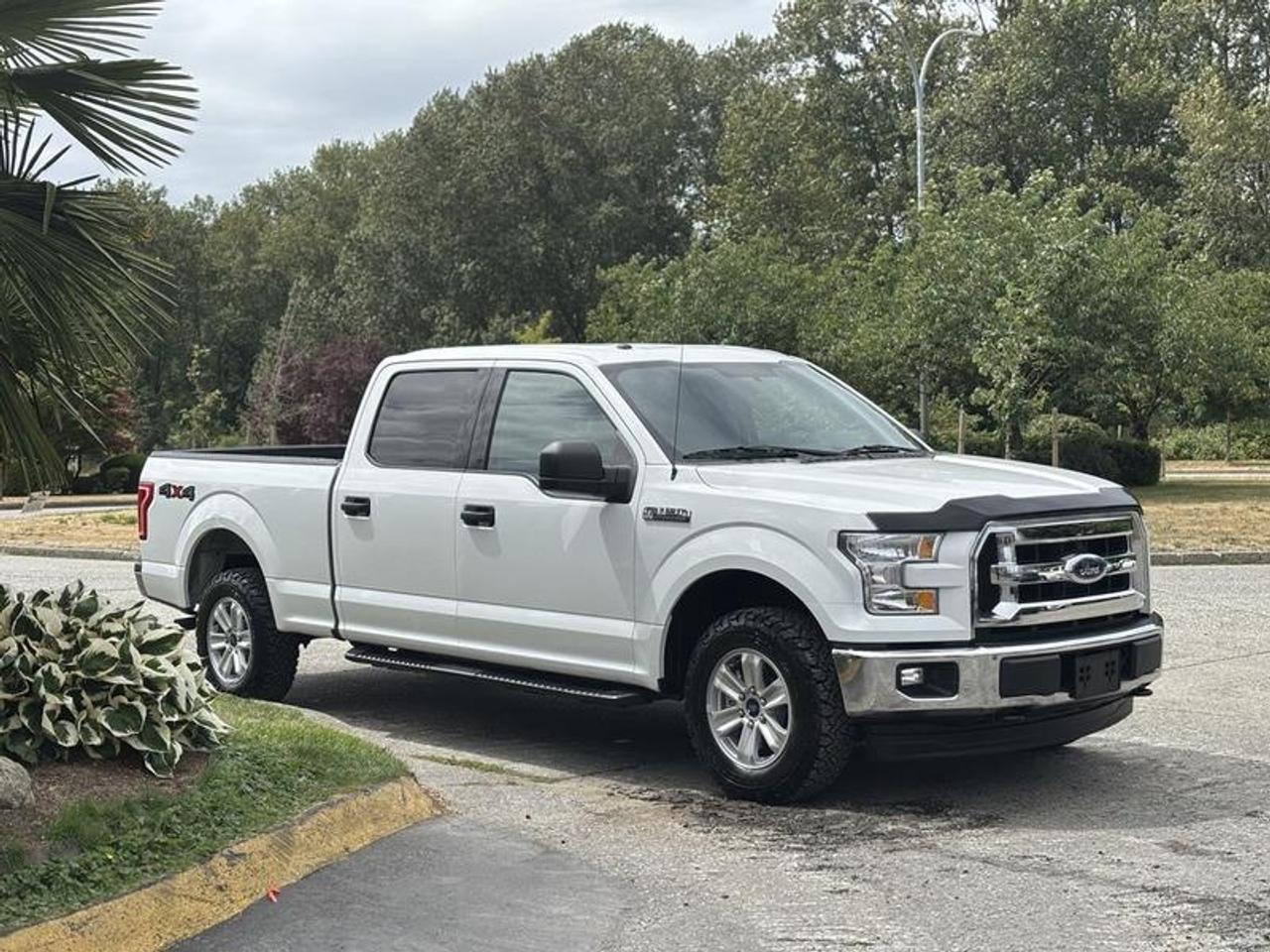 This 2017 Ford F-150 XLT SuperCrew is powered by a 5.0L V8 paired with an automatic transmission and four-wheel drive. Configured with a standard box, this full-size pickup offers a spacious four-door cab and is suited for work, towing, and everyday driving.

Equipment includes a trailer hitch receiver, backup camera, Ford SecuriCode keyless entry keypad, Bluetooth connectivity, automatic headlights, cruise control, air conditioning and heat, AM/FM radio, and power windows, power door locks, and power mirrors.

Finished in white with a gray cloth interior, this Ford F-150 XLT combines four-wheel-drive capability with a range of convenience features for commercial and personal use. This item is currently OFFSITE. You must register an appointment with our office to schedule an offsite viewing. Appointments must be made a minimum of one business day in advance (and as defined by the days that Repo.com is open for business) before your appointment can be scheduled and confirmed. We may, at our own discretion, instead opt to transport smaller items to Repo.coms main yard for viewing purposes.  $29,980.00 plus $375 processing fee, $30,355.00 total payment obligation before taxes.   Listing report, warranty, contract commitment cancellation fee, financing available on approved credit (some limitations and exceptions may apply). All above specifications and information is considered to be accurate but is not guaranteed and no opinion or advice is given as to whether this item should be purchased. We do not allow test drives due to theft, fraud, acts of vandalism and undetectable impaired driving. Instead we provide the following benefits: Complimentary Warranty (with options to extend), Limited Money Back Satisfaction Guarantee on Fully Completed Contracts, Contract Commitment Cancellation, and an Open-Ended Sell-Back Option. Ask seller for details or call 604-522-REPO(7376) to confirm listing availability.