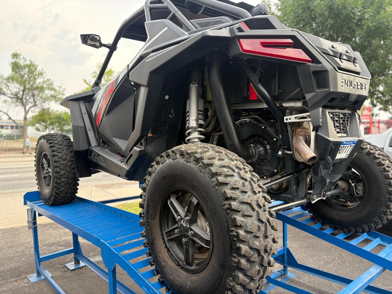 2023 Polaris RZR 1000 XP TURBO SIDE BY SIDE Photo2