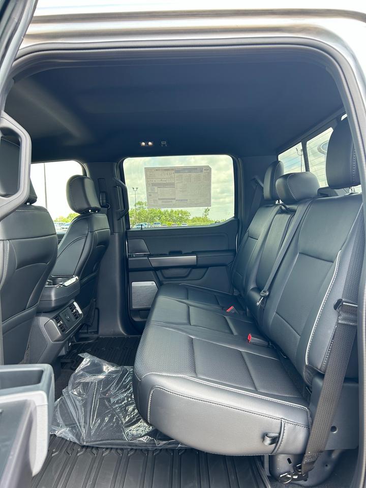 2026 Ford F-150 LARIAT 4WD SuperCrew 5.5' Box 501A Photo5