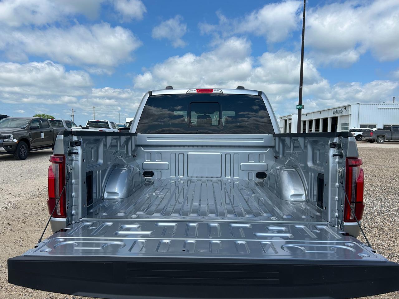 2026 Ford F-150 LARIAT 4WD SuperCrew 5.5' Box 501A Photo5