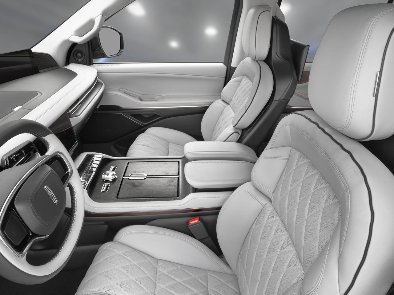 2027 Lincoln Navigator BLACK LABEL Photo4