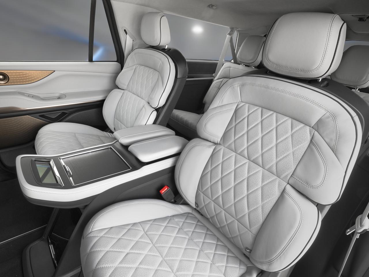 2027 Lincoln Navigator BLACK LABEL Photo