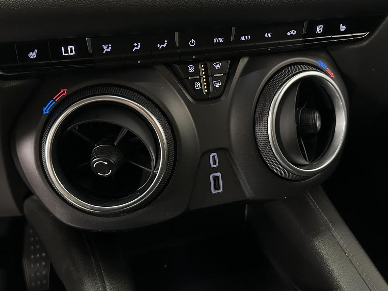 2021 Chevrolet Blazer LT/AWD/LOCAL TRADE! Photo