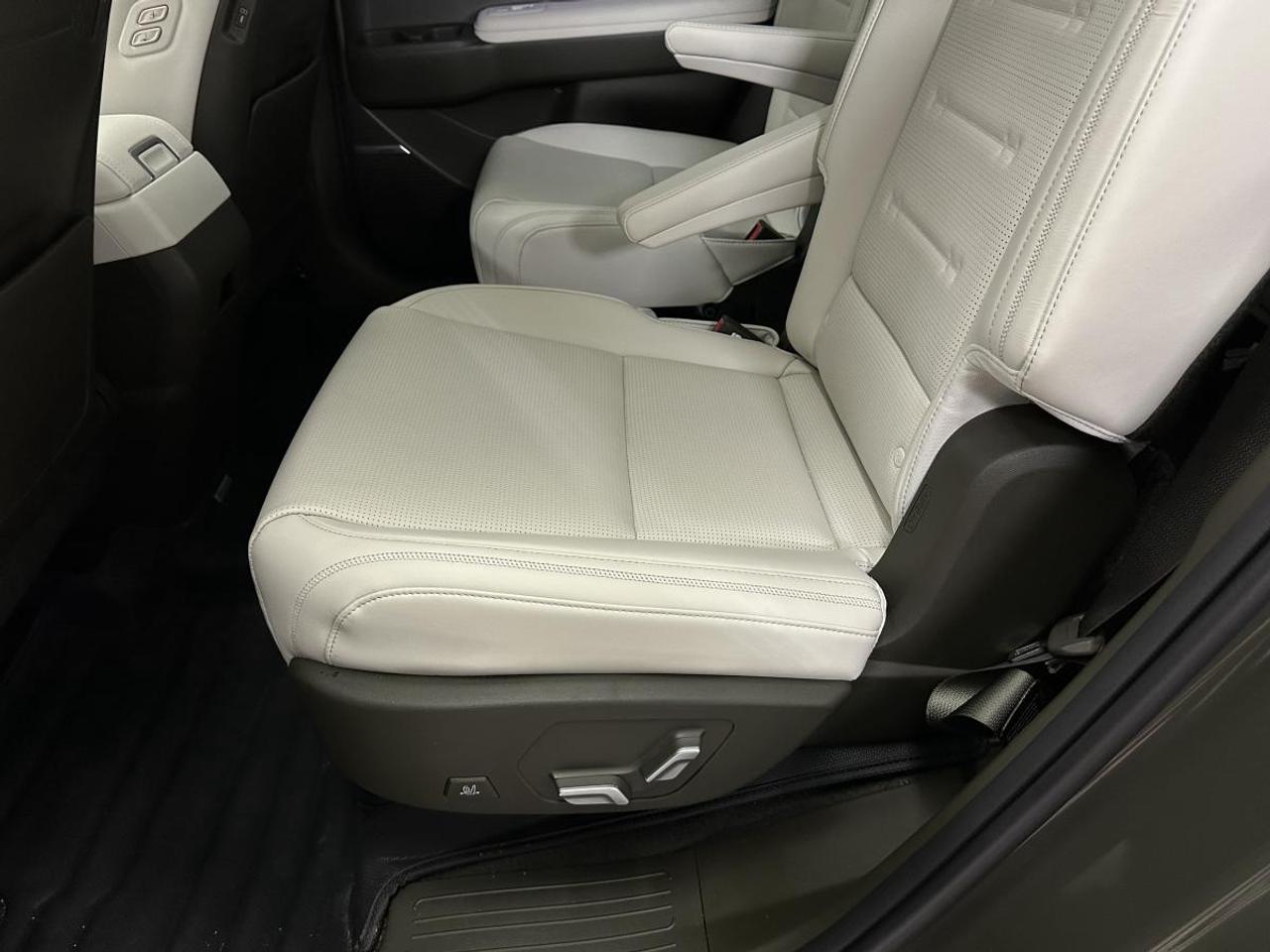 2025 Hyundai Santa Fe ULTIMATE CALLIGRAPHY AWD Photo