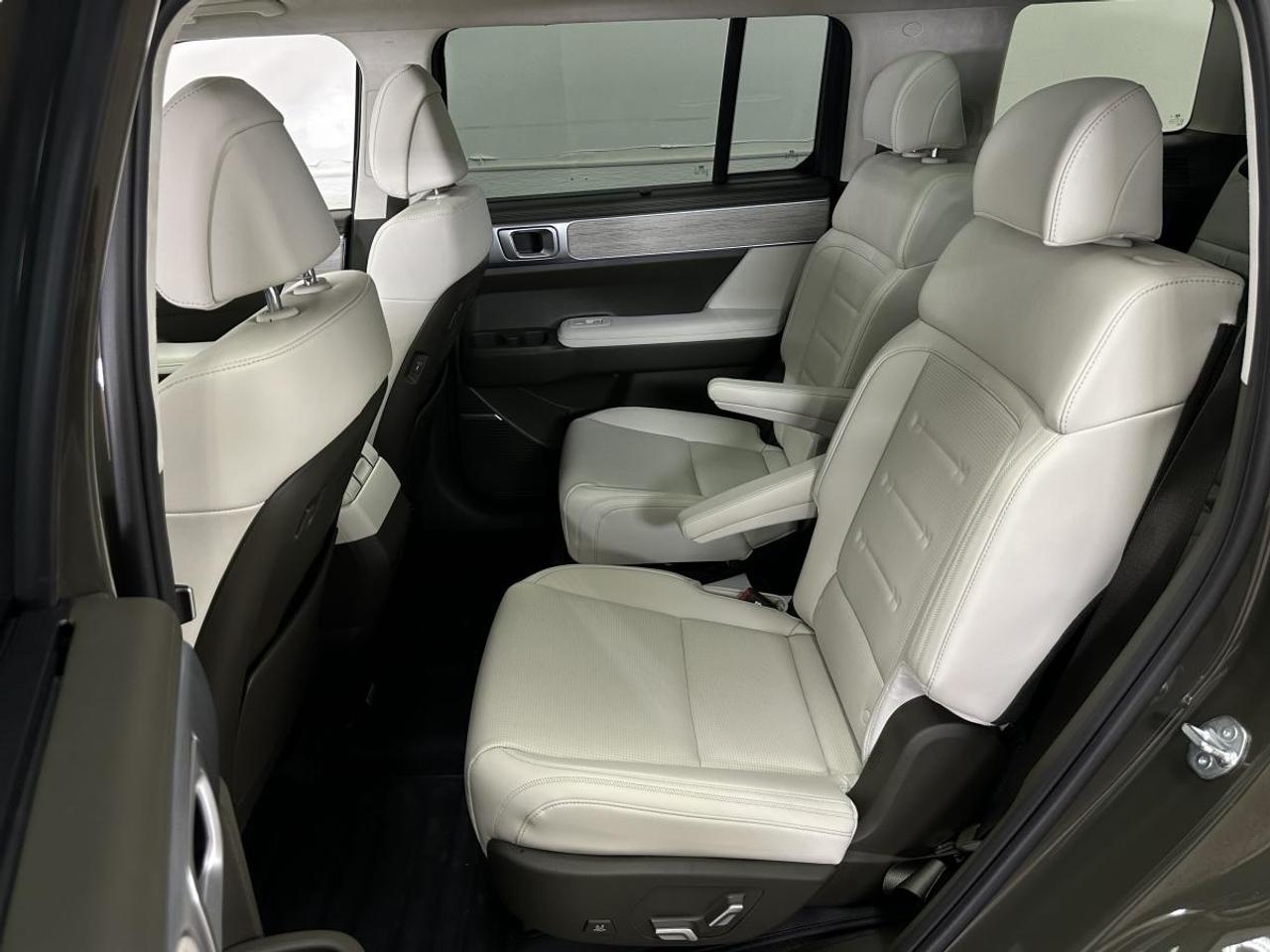 2025 Hyundai Santa Fe ULTIMATE CALLIGRAPHY AWD Photo