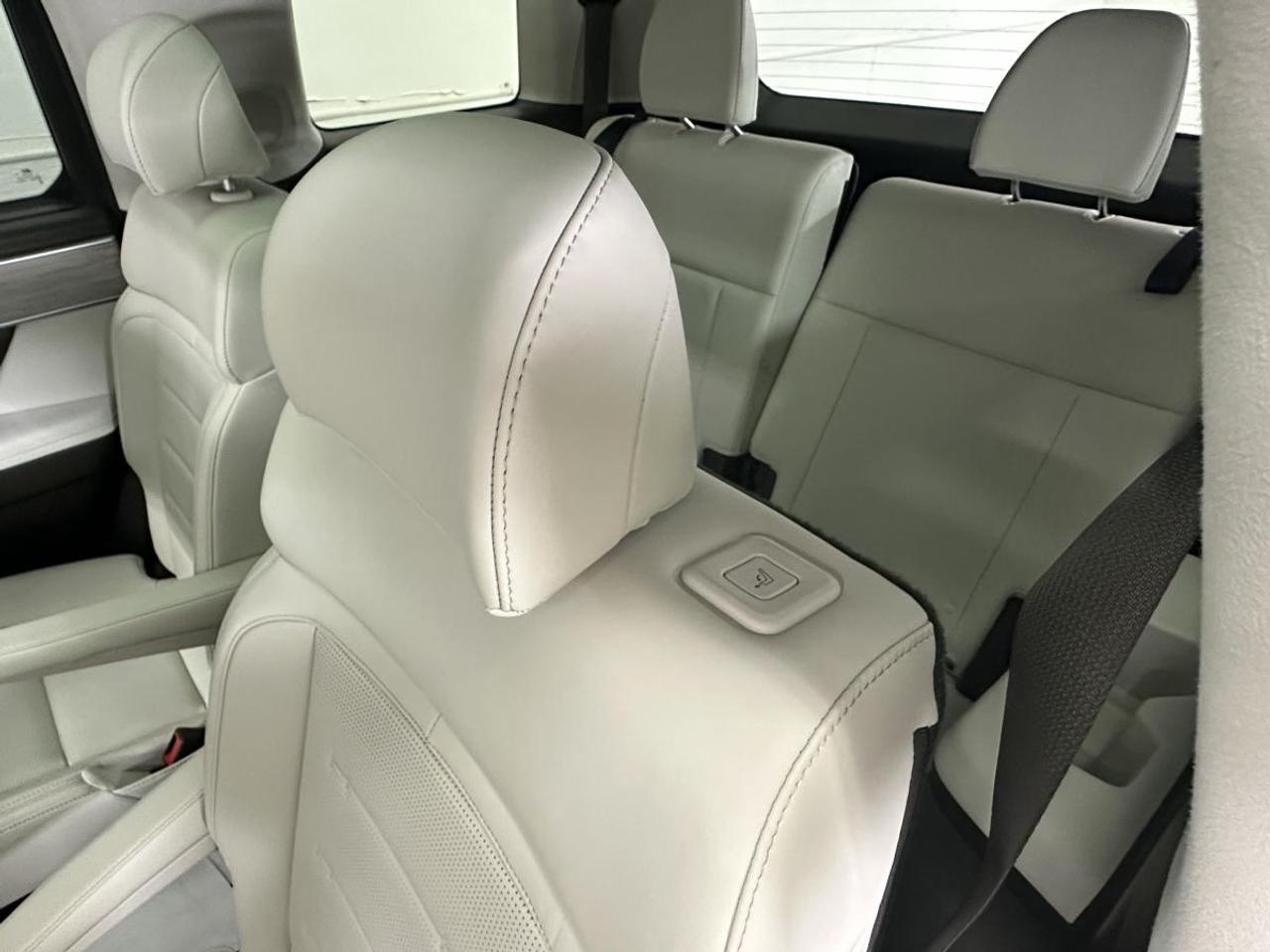 2025 Hyundai Santa Fe ULTIMATE CALLIGRAPHY AWD Photo