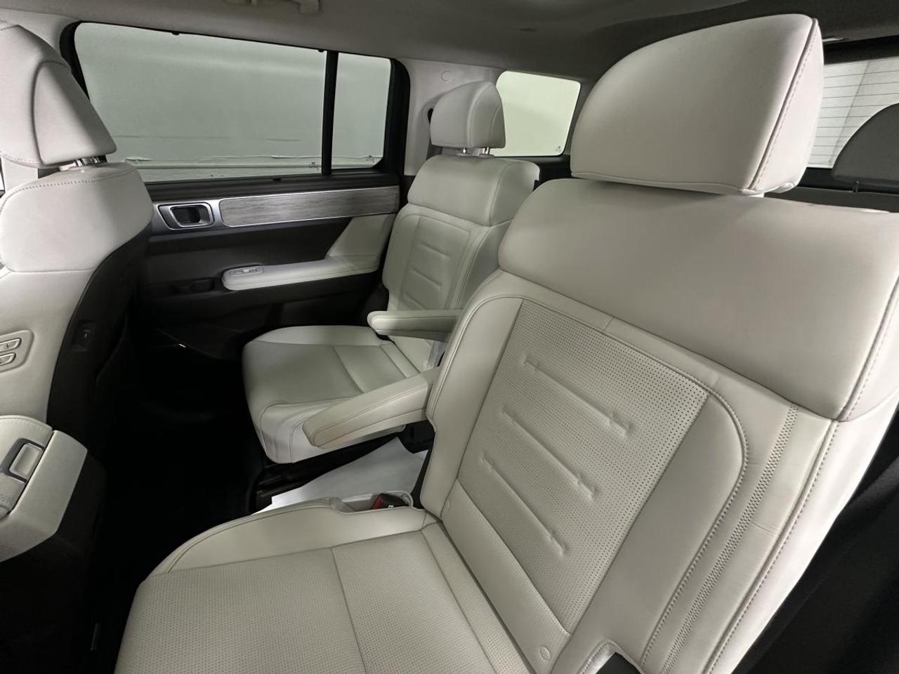 2025 Hyundai Santa Fe ULTIMATE CALLIGRAPHY AWD Photo