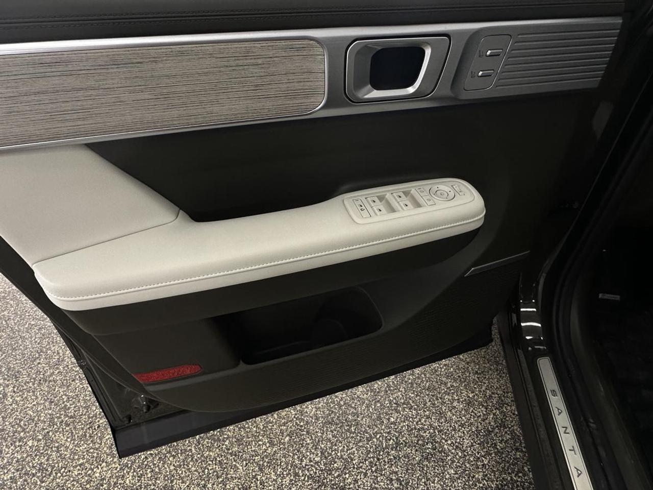 2025 Hyundai Santa Fe ULTIMATE CALLIGRAPHY AWD Photo