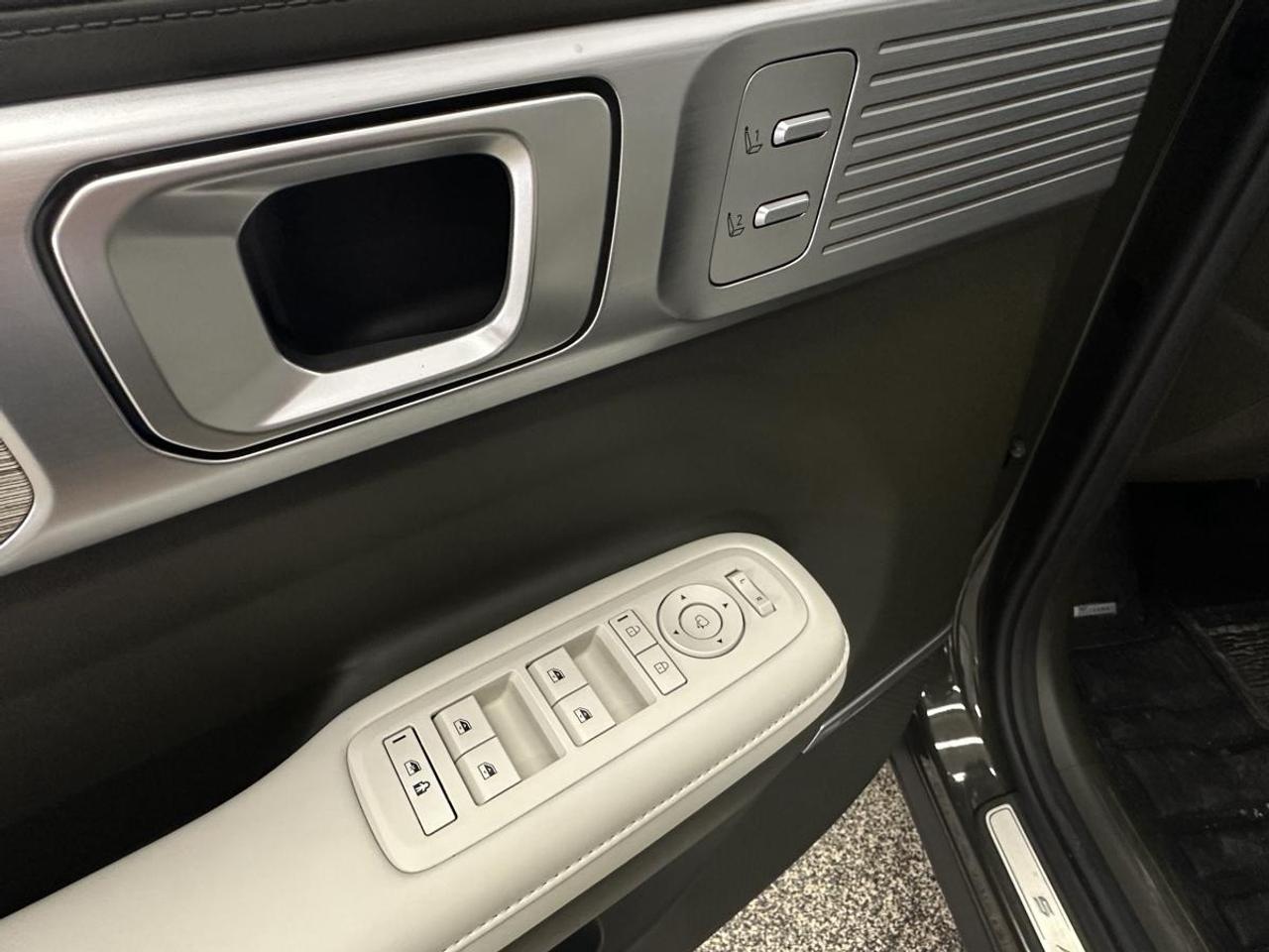 2025 Hyundai Santa Fe ULTIMATE CALLIGRAPHY AWD Photo