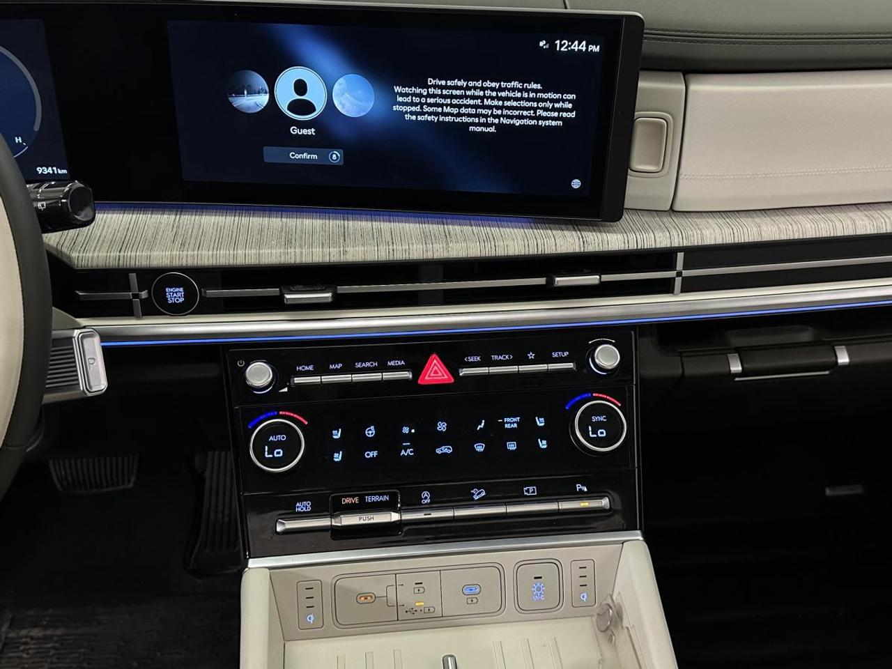 2025 Hyundai Santa Fe ULTIMATE CALLIGRAPHY AWD Photo