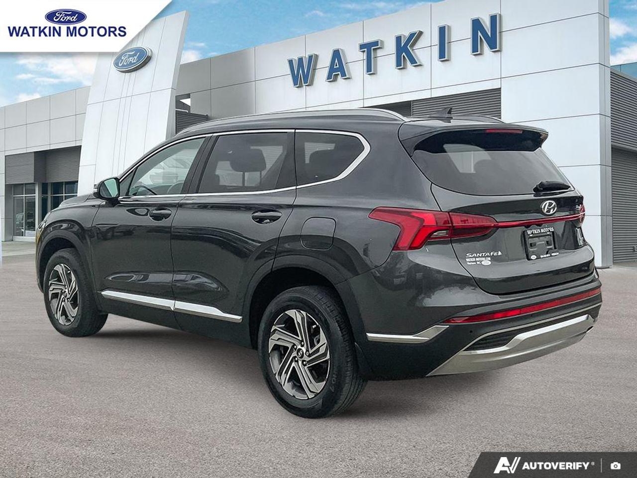 2022 Hyundai Santa Fe SEL Photo2
