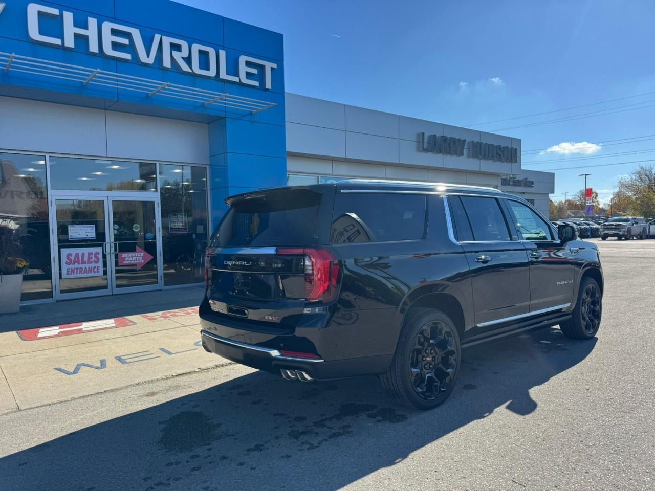 2026 Chevrolet Suburban 4WD 4dr High Country Photo2