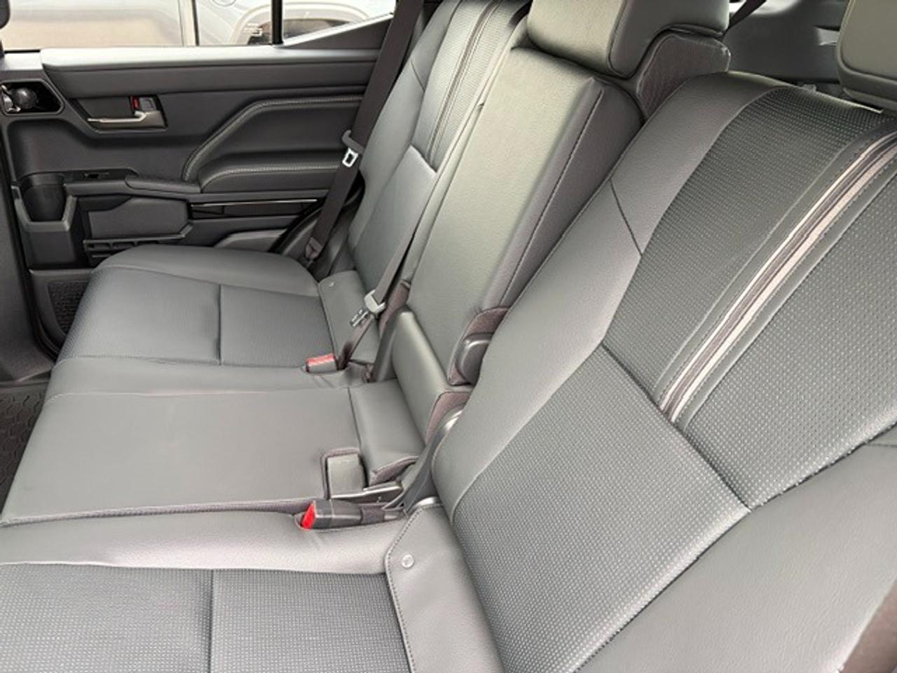 2026 Toyota 4Runner Limited Photo4