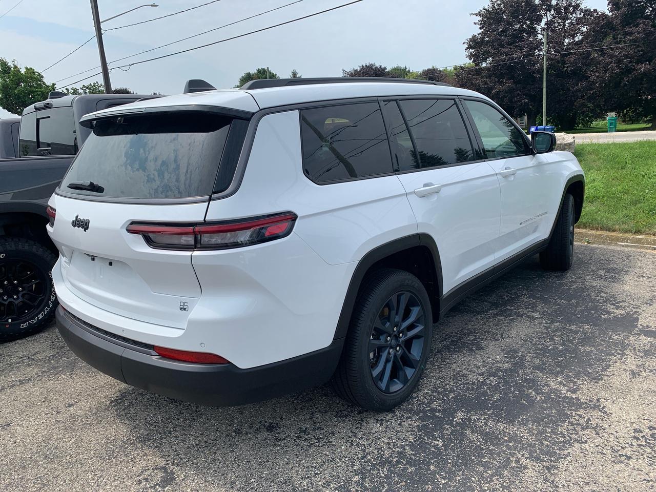 2026 Jeep Grand Cherokee L Base 4dr 4x4 Photo