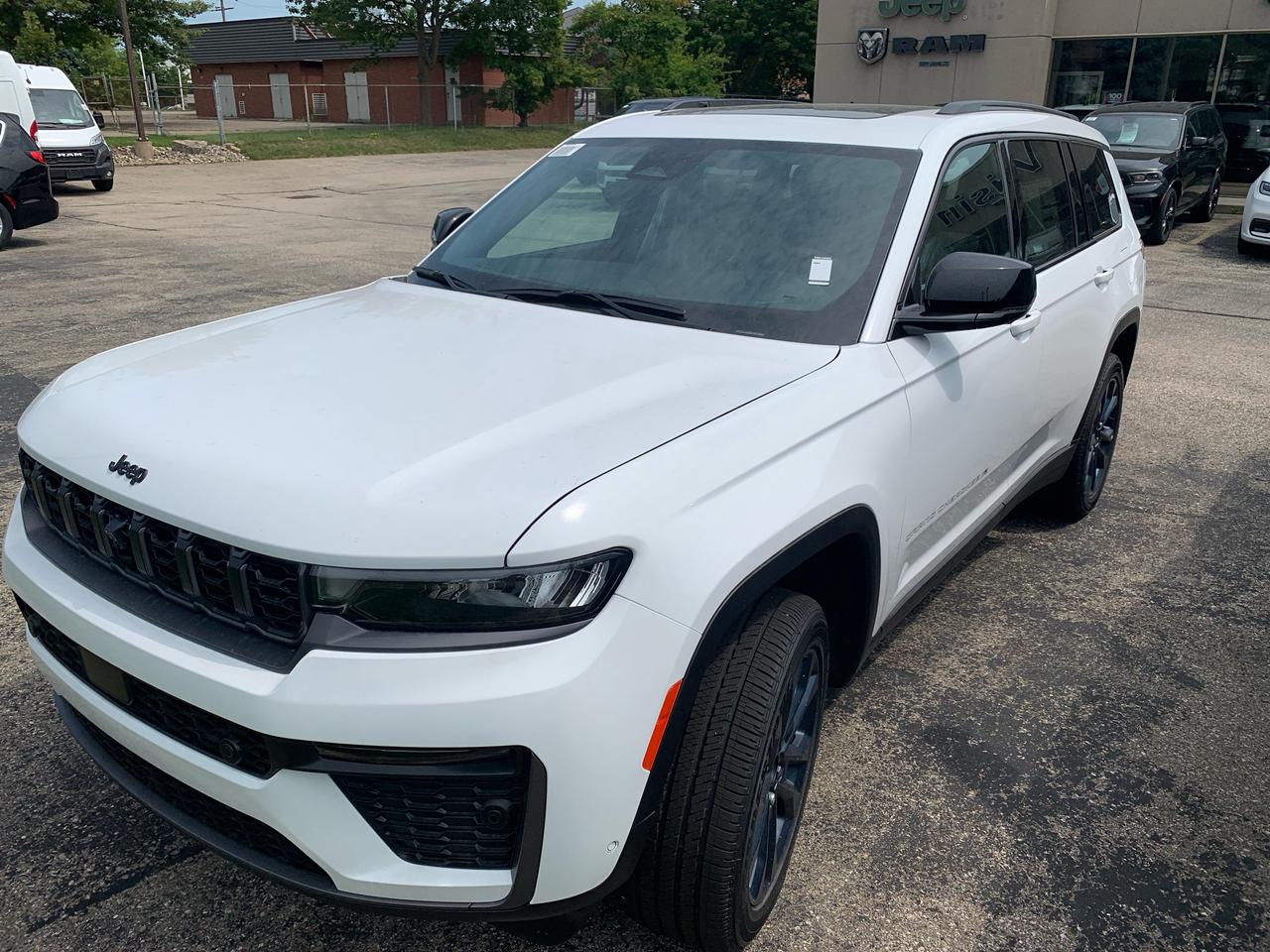 2026 Jeep Grand Cherokee L Base 4dr 4x4 Photo