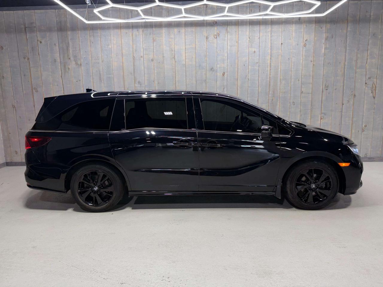2024 Honda Odyssey BLACK EDITION NO ACCIDENTS Photo