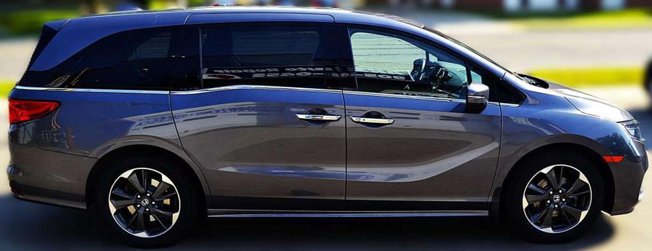 2023 Honda Odyssey Touring Passenger Van Automatic Photo