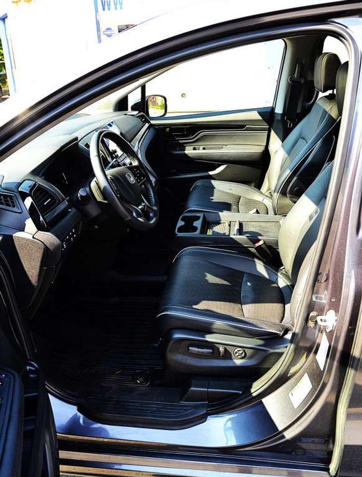 2023 Honda Odyssey Touring Passenger Van Automatic Photo