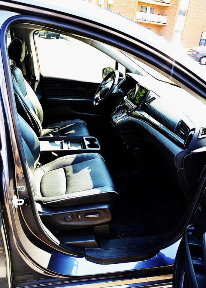 2023 Honda Odyssey Touring Passenger Van Automatic Photo