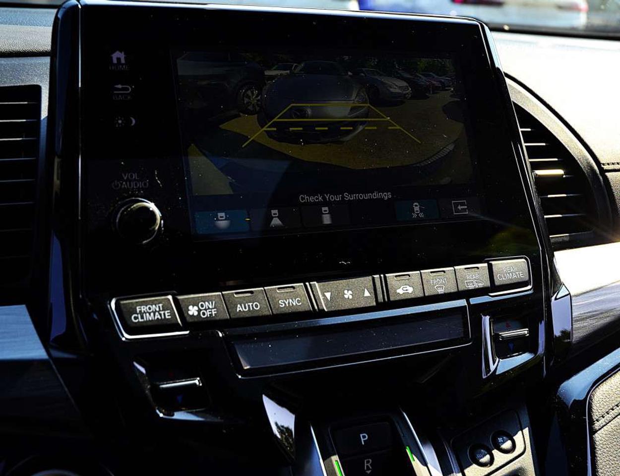 2023 Honda Odyssey Touring Passenger Van Automatic Photo