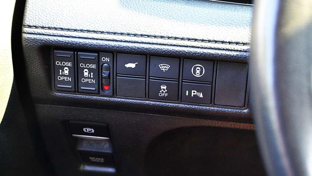 2023 Honda Odyssey Touring Passenger Van Automatic Photo