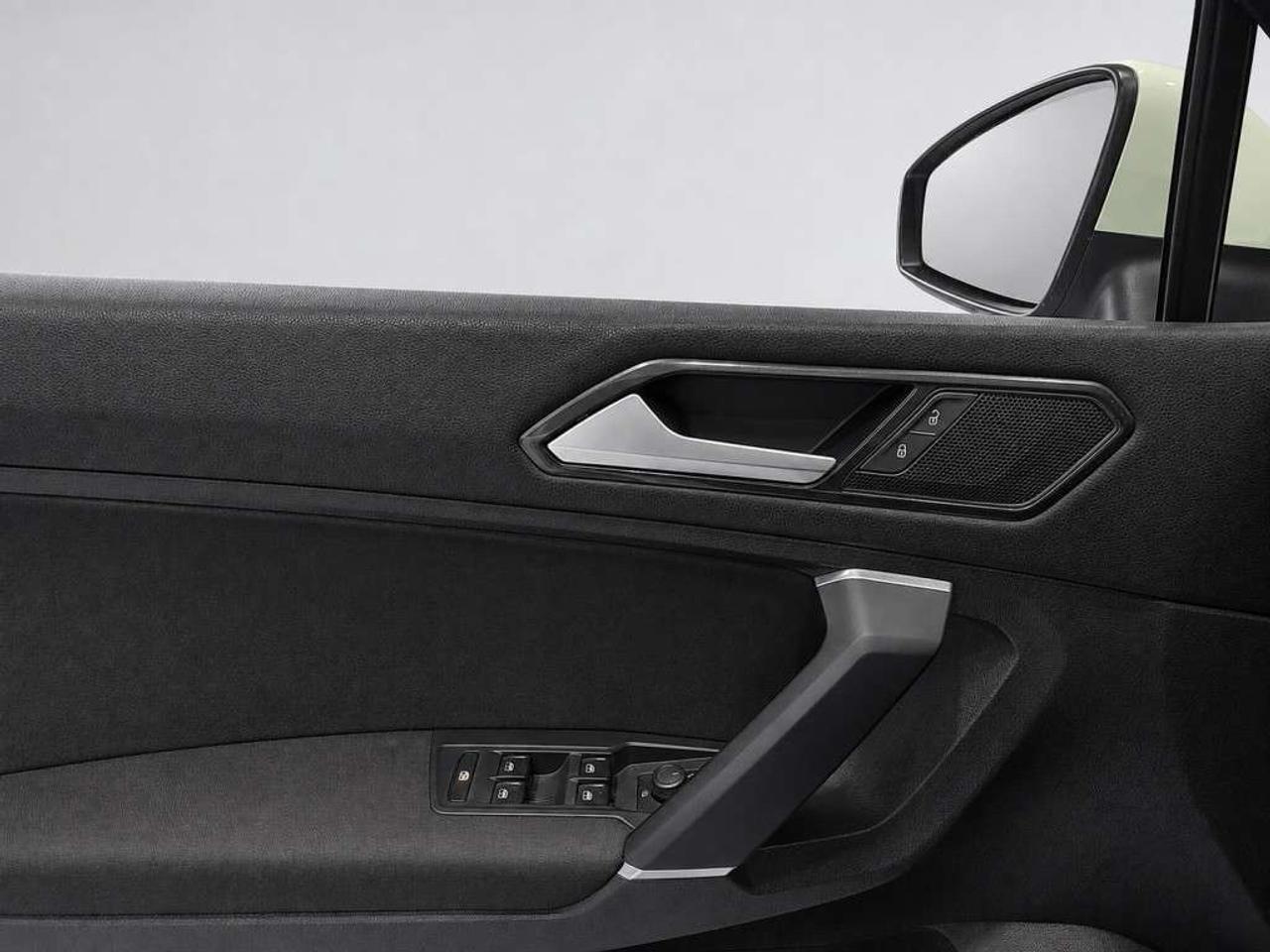 2018 Volkswagen Tiguan Trendline 4MOTION   Panoramic Sunroof   Blind Spot Assist   Clean CARFAX Photo