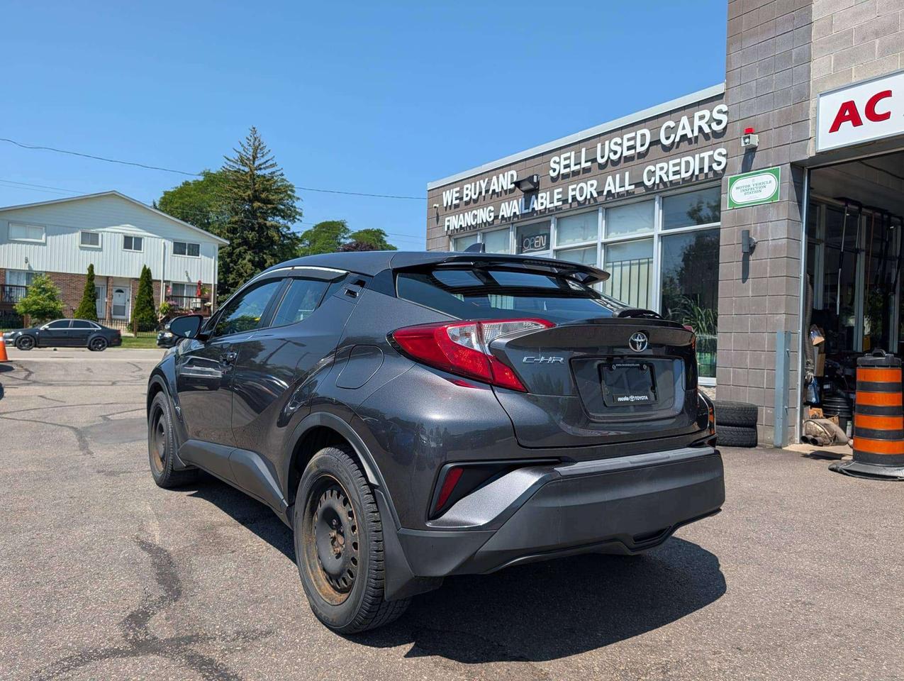 2019 Toyota C-HR XLE  Toyota Dealer Serviced  Low Kms Photo