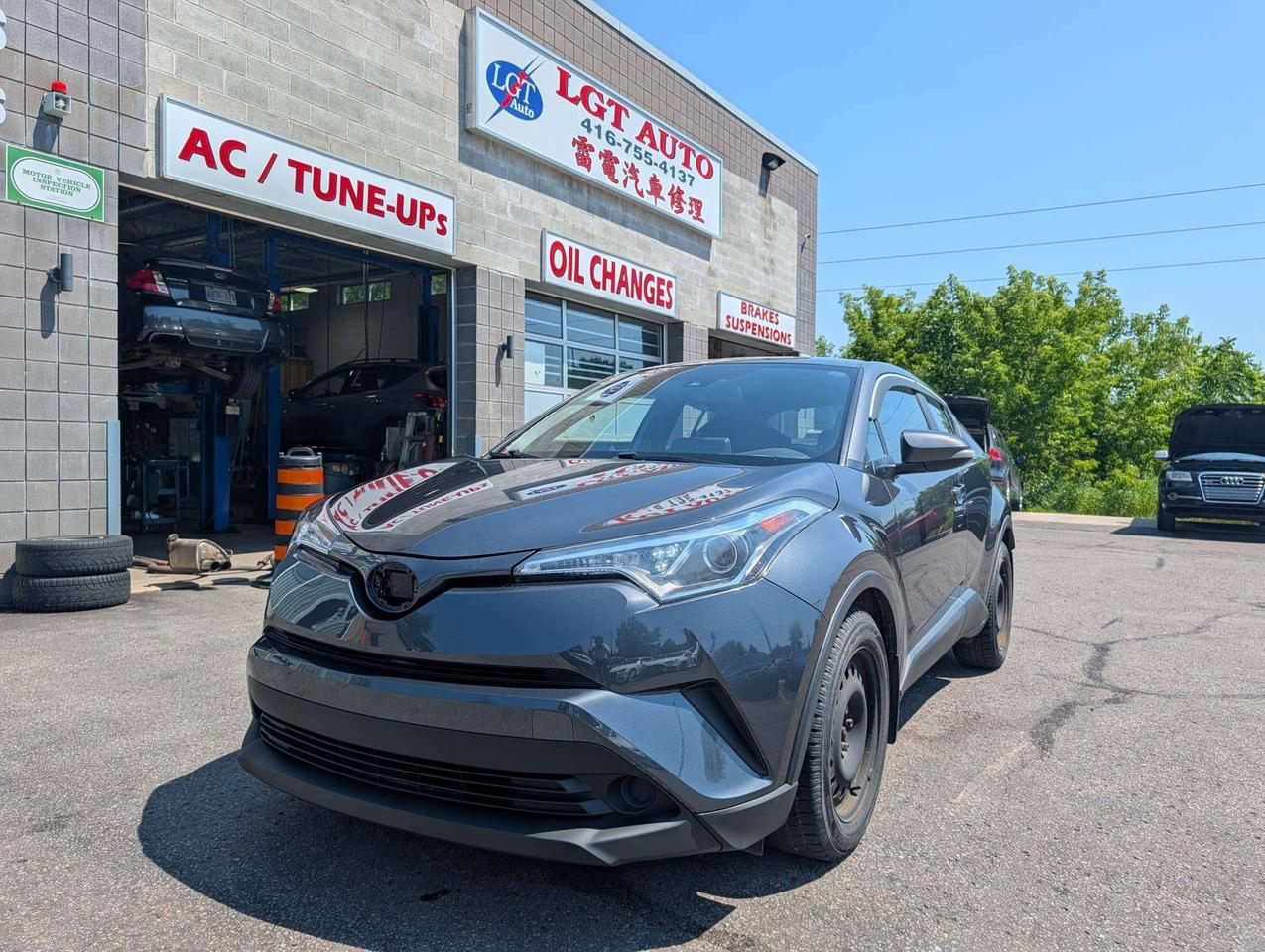 2019 Toyota C-HR XLE  Toyota Dealer Serviced  Low Kms Photo