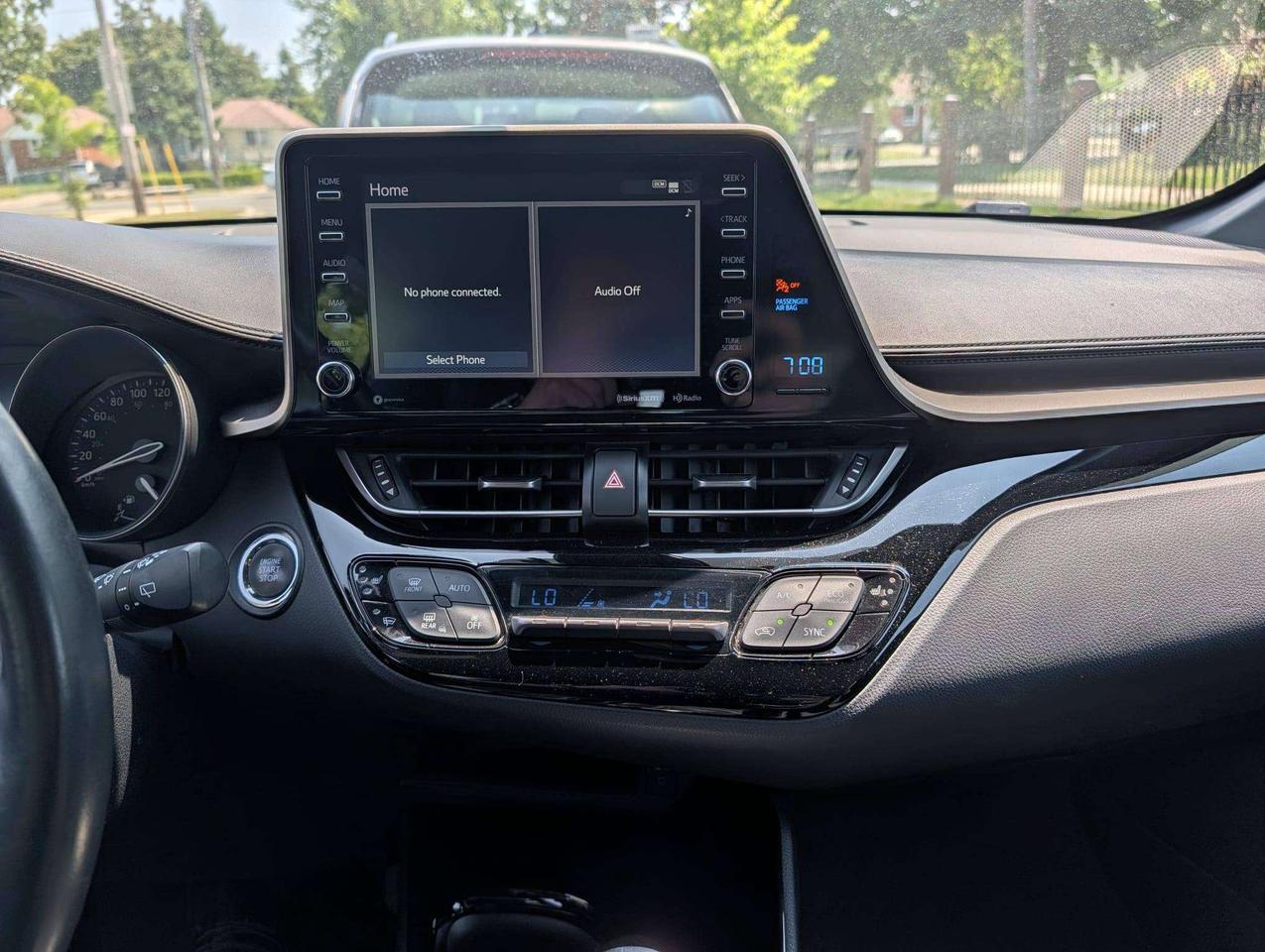 2019 Toyota C-HR XLE  Toyota Dealer Serviced  Low Kms Photo