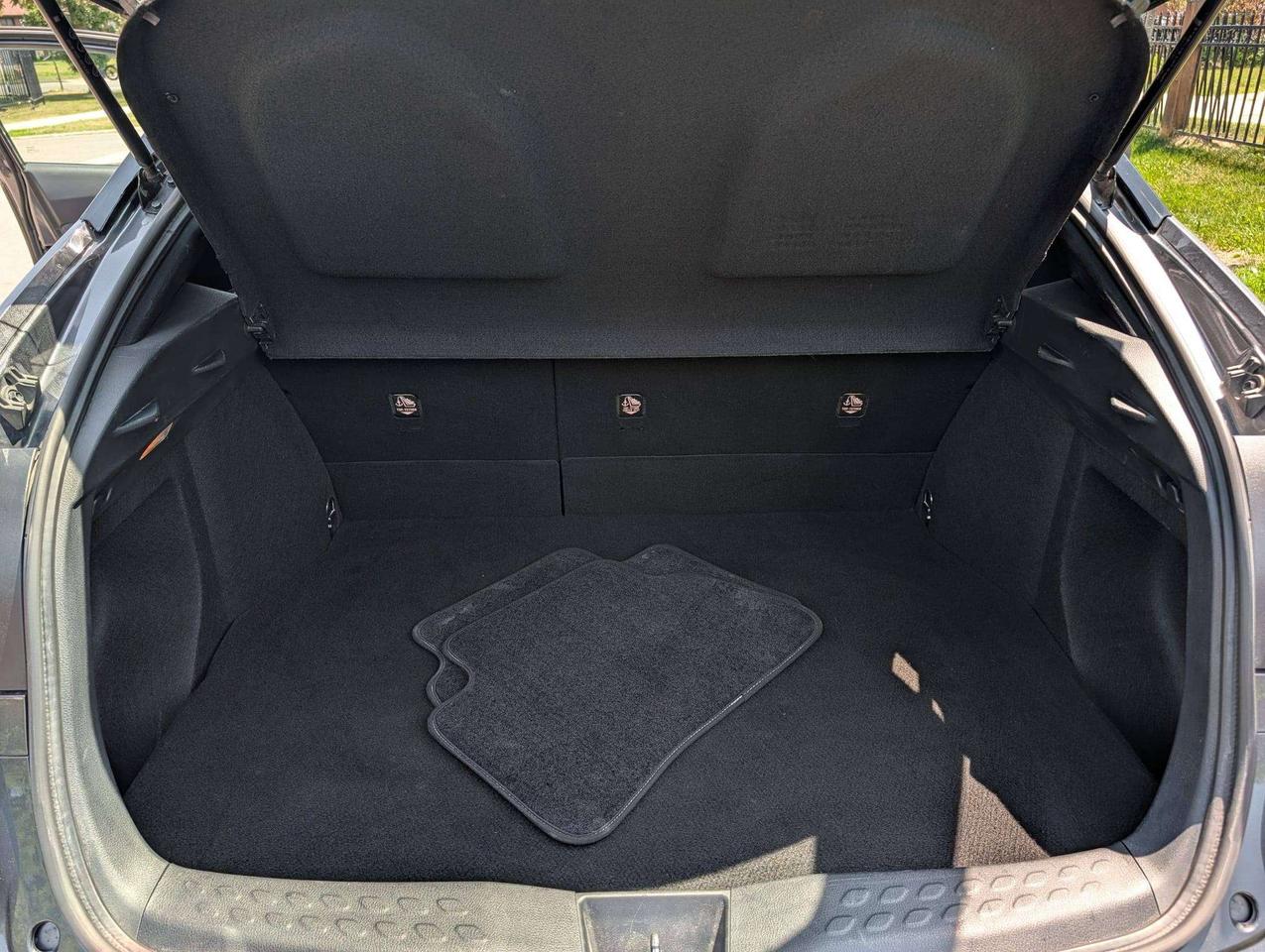 2019 Toyota C-HR XLE  Toyota Dealer Serviced  Low Kms Photo