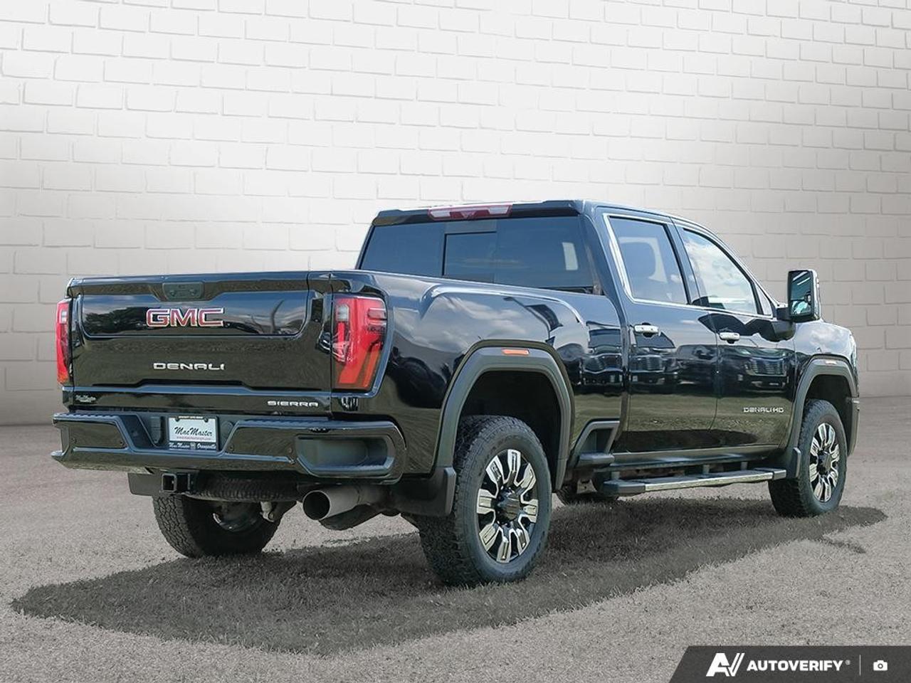 2024 GMC SIERRA 2500HD 4WD Crew Cab Standard Box Denali Photo