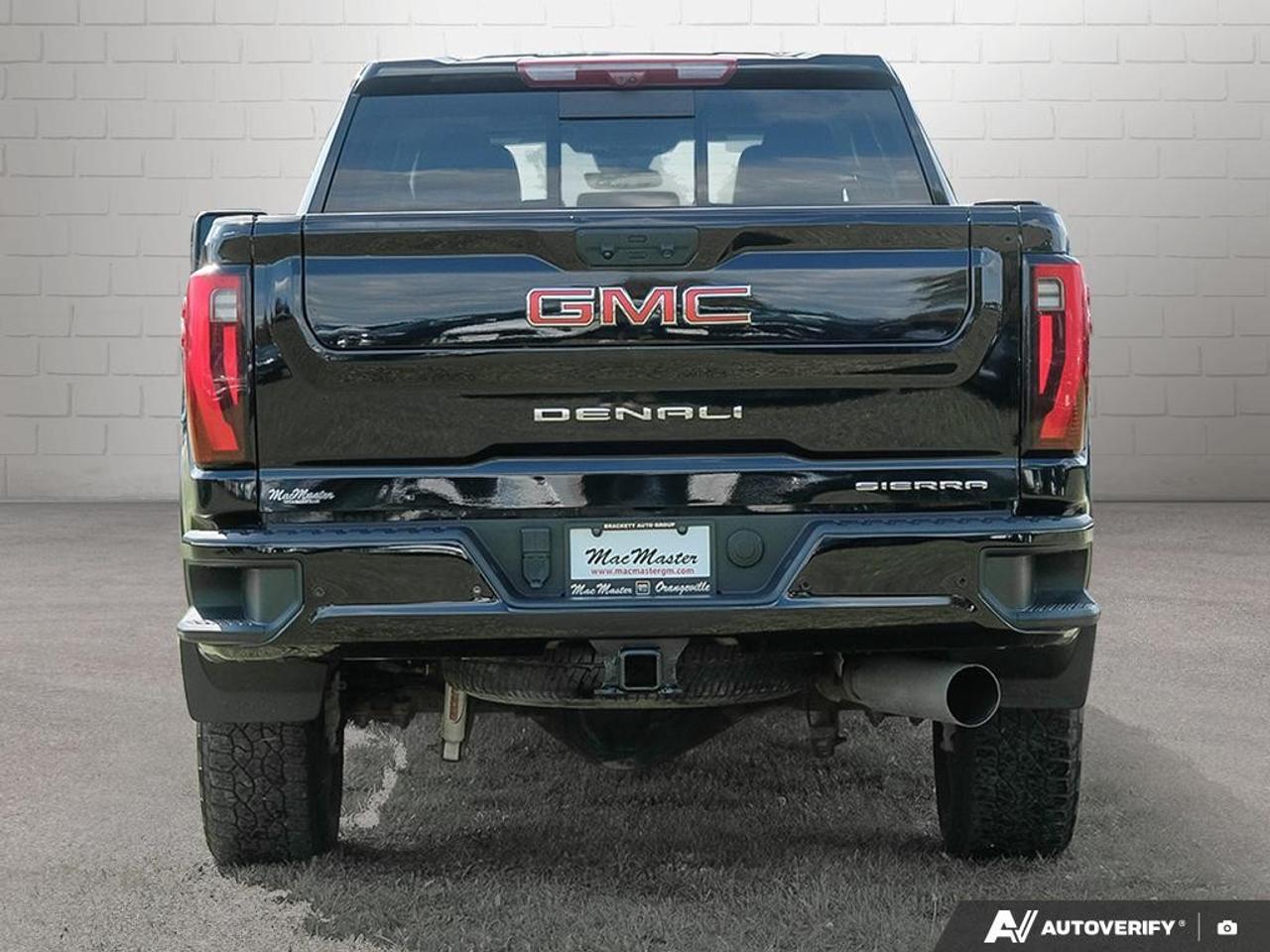 2024 GMC SIERRA 2500HD 4WD Crew Cab Standard Box Denali Photo