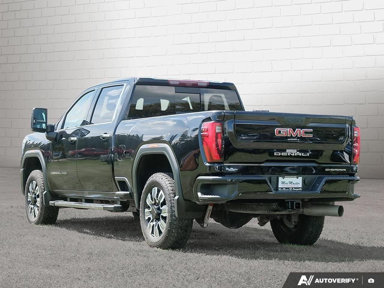 2024 GMC SIERRA 2500HD 4WD Crew Cab Standard Box Denali Photo