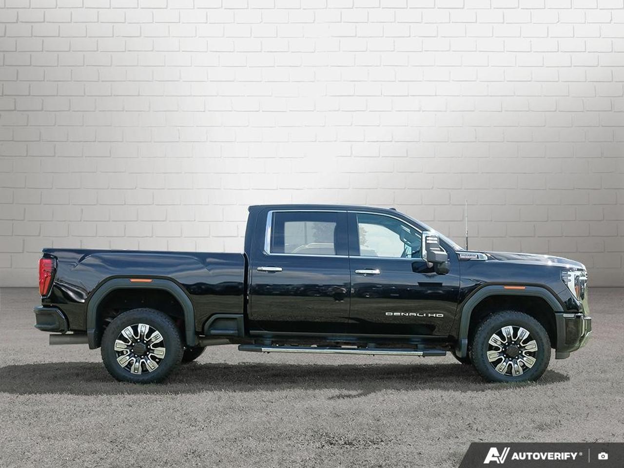 2024 GMC SIERRA 2500HD 4WD Crew Cab Standard Box Denali Photo