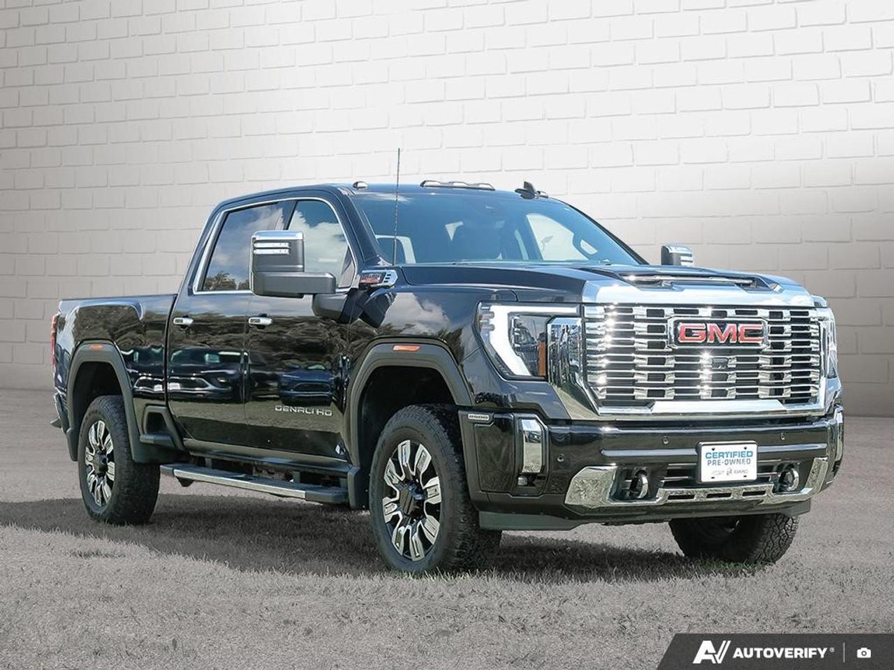 2024 GMC SIERRA 2500HD 4WD Crew Cab Standard Box Denali Photo