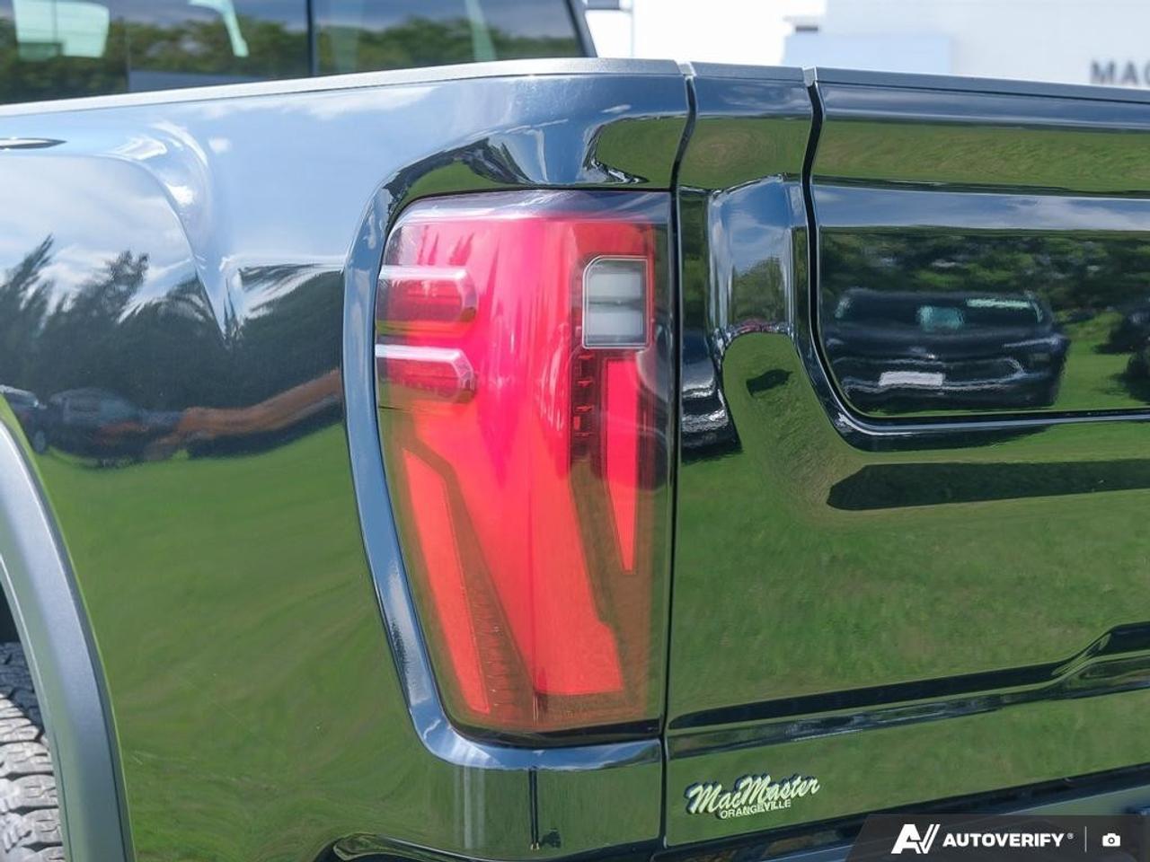 2024 GMC SIERRA 2500HD 4WD Crew Cab Standard Box Denali Photo