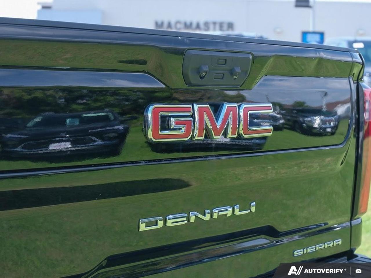 2024 GMC SIERRA 2500HD 4WD Crew Cab Standard Box Denali Photo