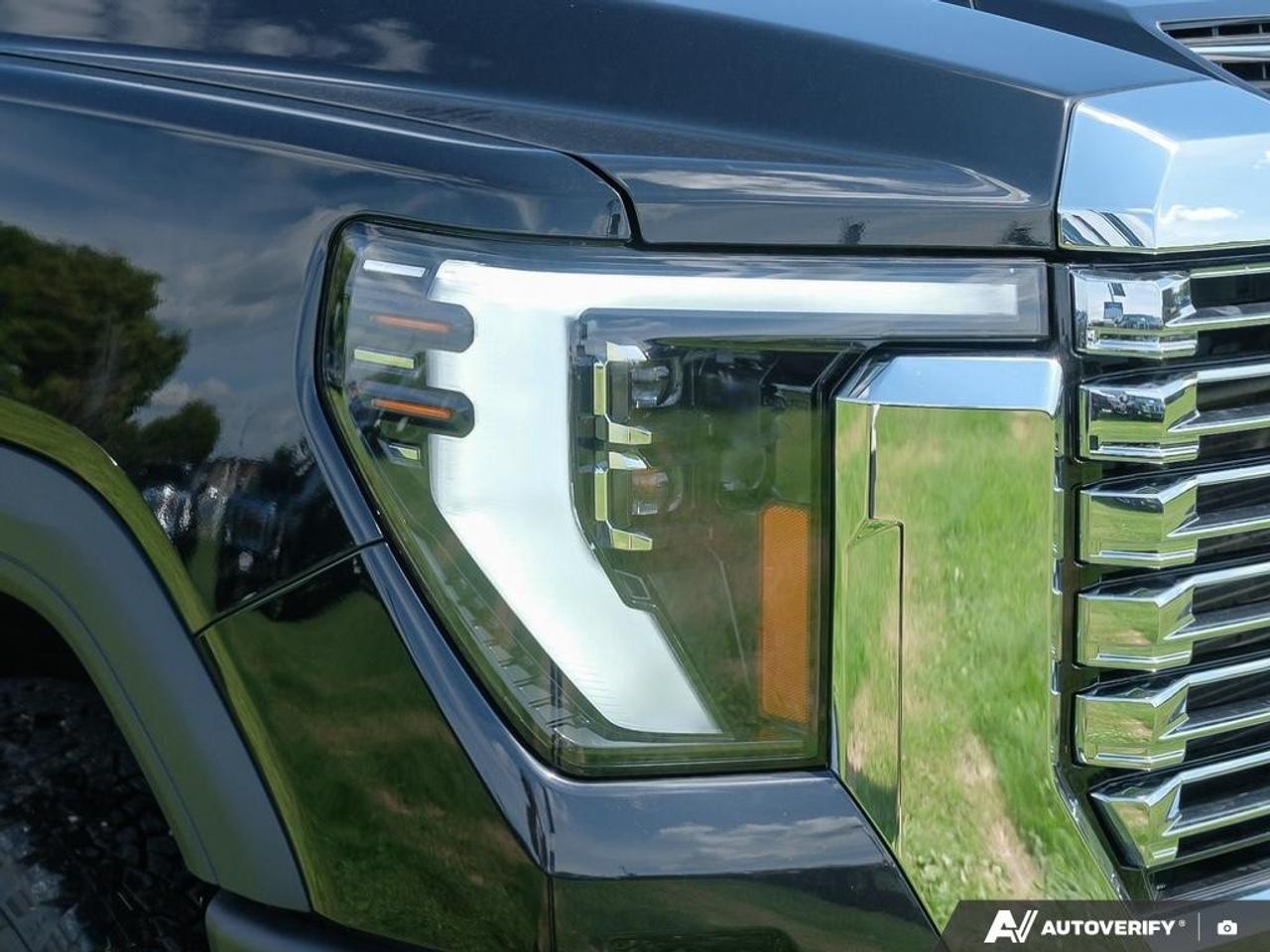 2024 GMC SIERRA 2500HD 4WD Crew Cab Standard Box Denali Photo